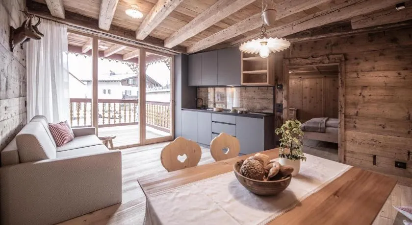 Appartement 'Ciasa Somuer - Sotletet' avec vue sur la montagne, balcon et Wi-Fi - Image 1