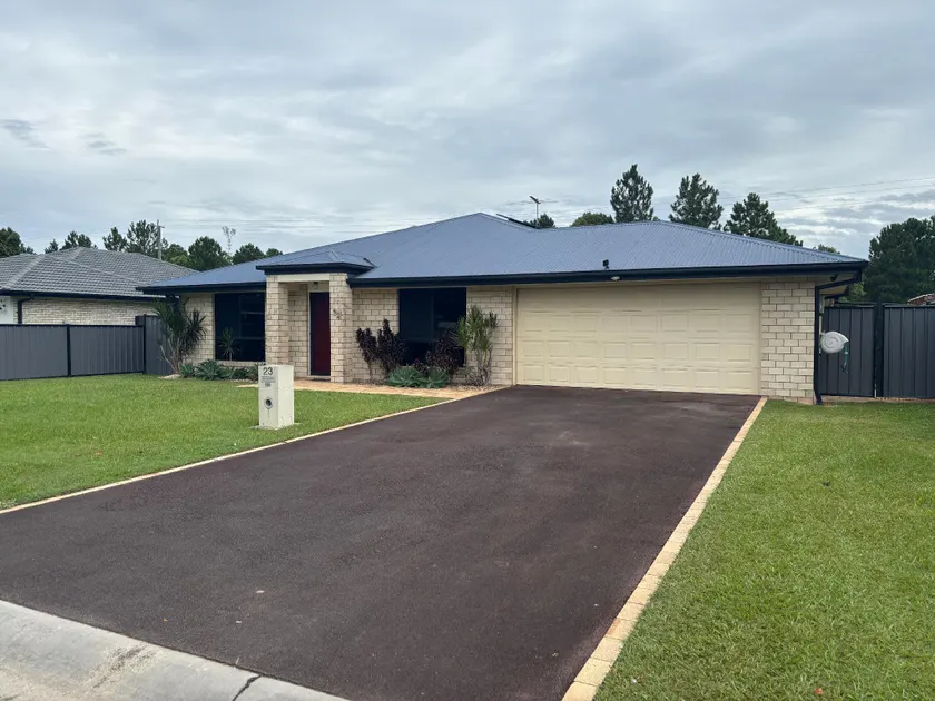 Family retreat in Caboolture big house - Image 1