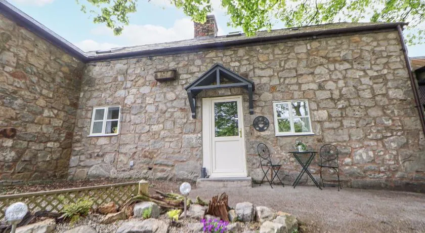 Cuddfan at Swallow Cottage - Image 1