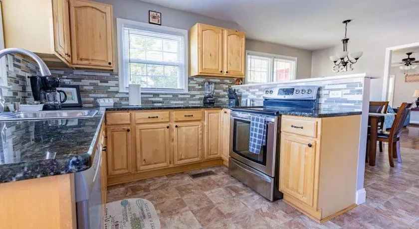 Charming 3-Bedroom Home in Rossville, GA - Family Retreat - Image 1