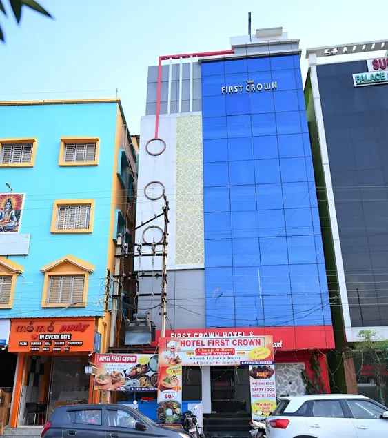 Hotel First Crown - Image 1