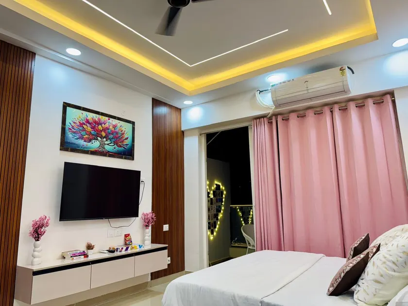 Straw & Berry Luxury Stay - Image 1