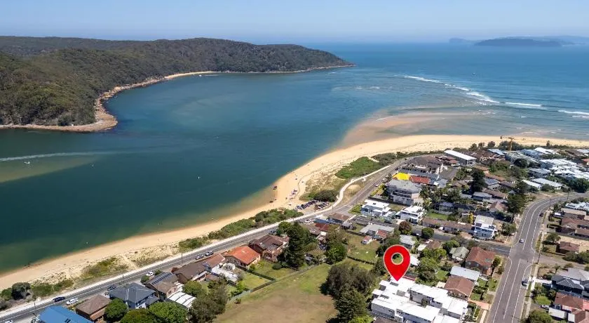 Peaceful Stay at Ettalong Beach - Image 1