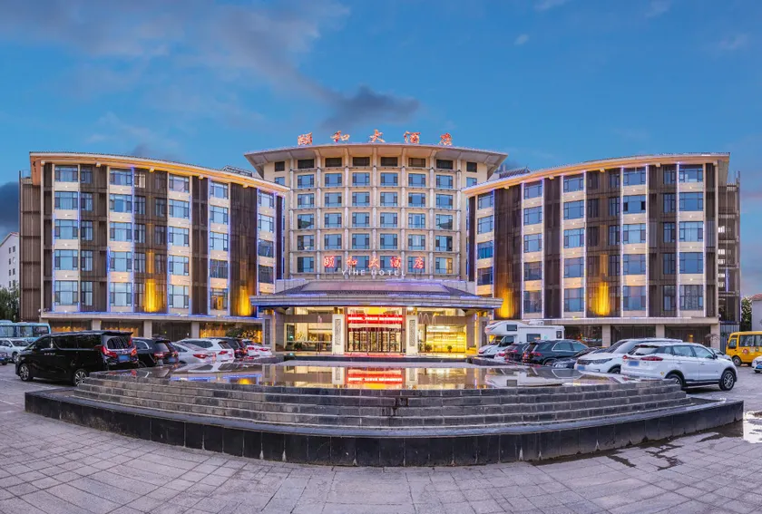 Summer Palace Hotel - Image 1