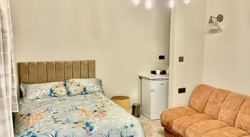 Double Deluxe Centre Apartment- Free Parking - Self Check-In - Cctv - Image 1