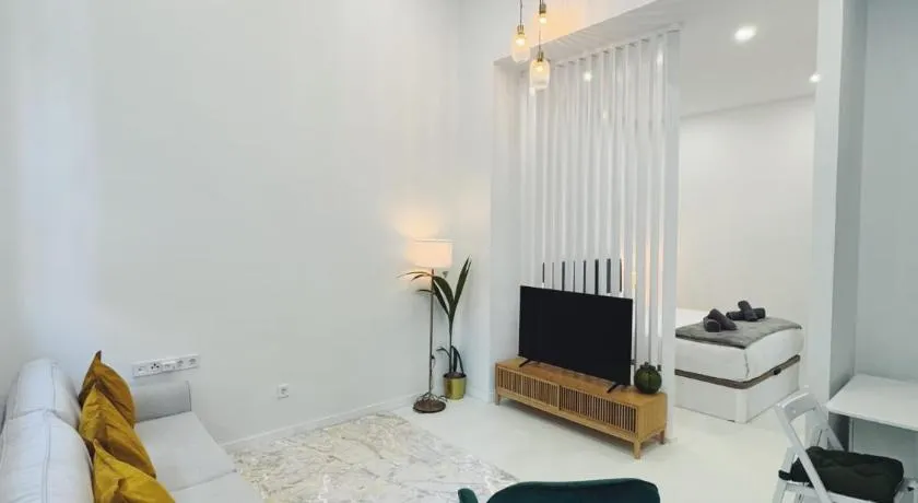 Apartment 1 City of Arts and science Fast Wifi 1 - Image 1