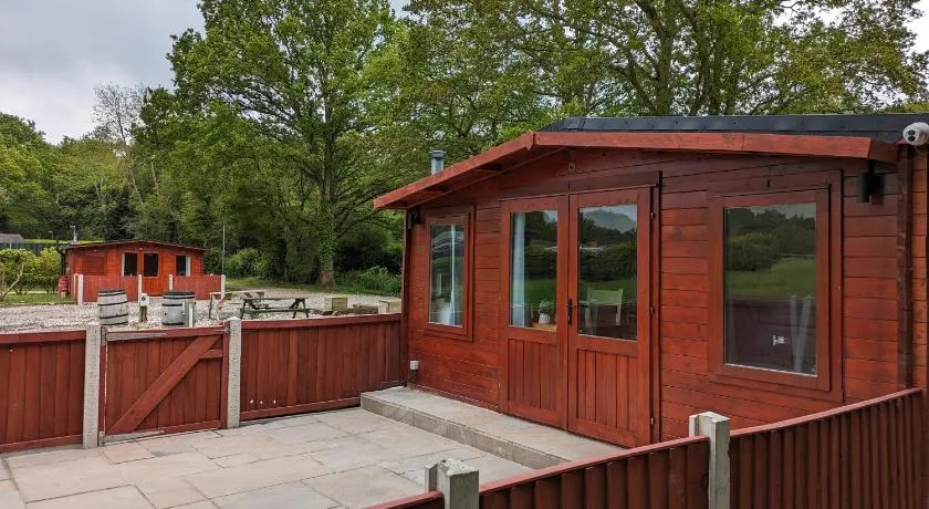 Cosy Cabin - Image 1