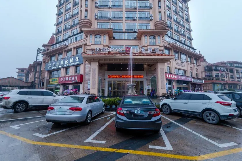 Kela Hotel - Image 1