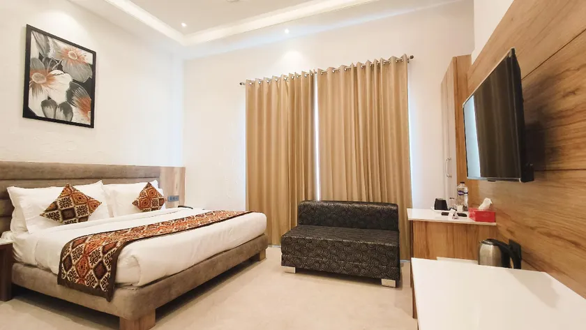 Blessings Hotel - Image 1