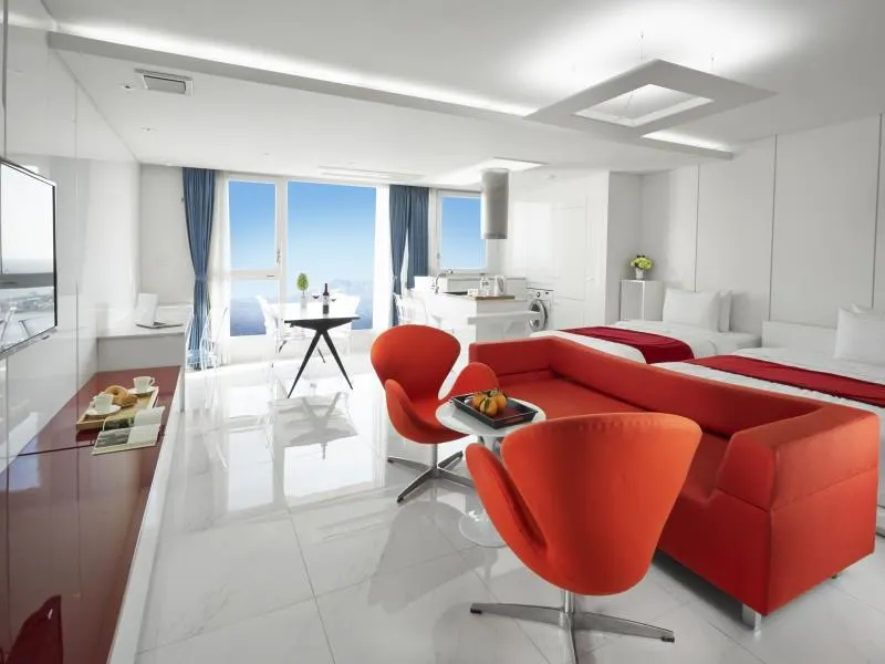Shin Shin Hotel Jeju Ocean - Image 1