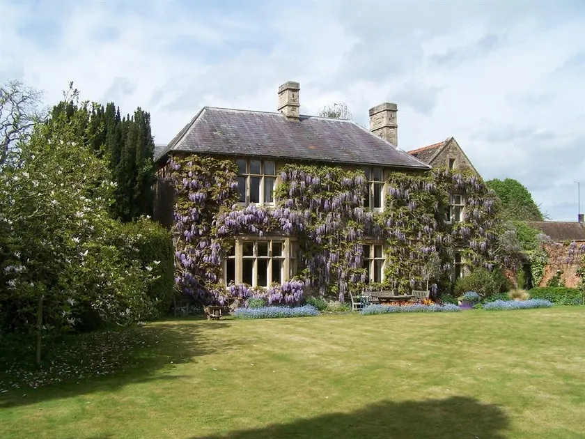 Heyford House Bed & Breakfast - Image 1
