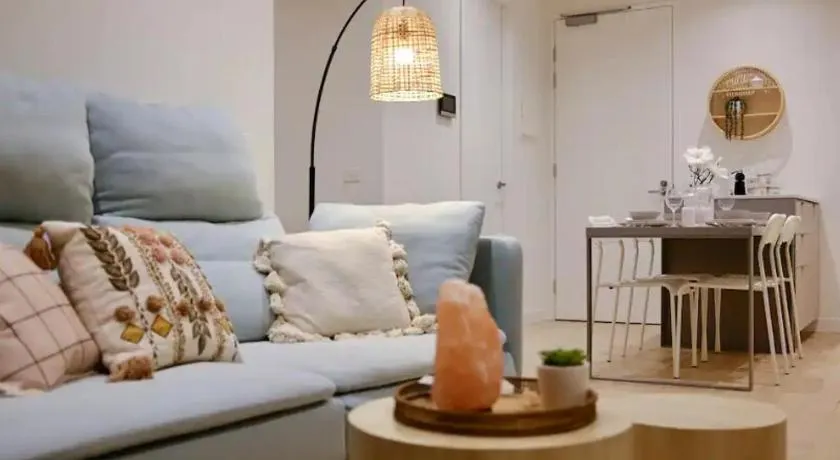 BW109 - Burwood Brickworks Stunning 1BR with FREE Parking 24hrs Store and Deakin University Nearby - Image 1