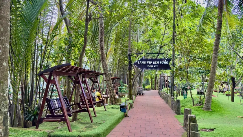 Din Ky Hotel, Cau Ngang, Binh Duong - Image 1