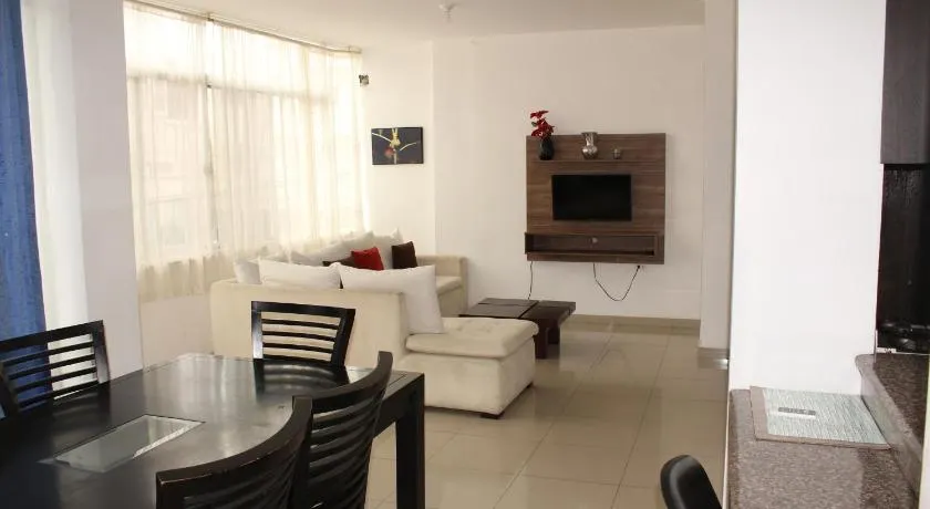 Departamentos de 2 y 3 Habitaciones en el Centro de MANTA - Image 1