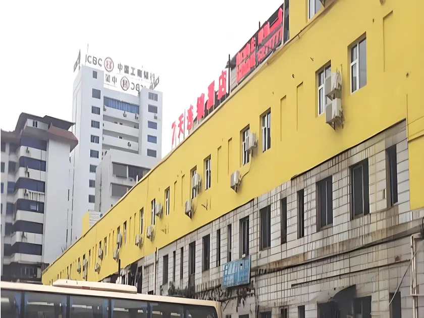 7 Days Inn Bazhong Jiangbei Bus Station - Image 1