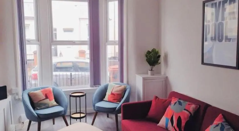 Stylish 3BR house near Liverpool Football Club - Image 1