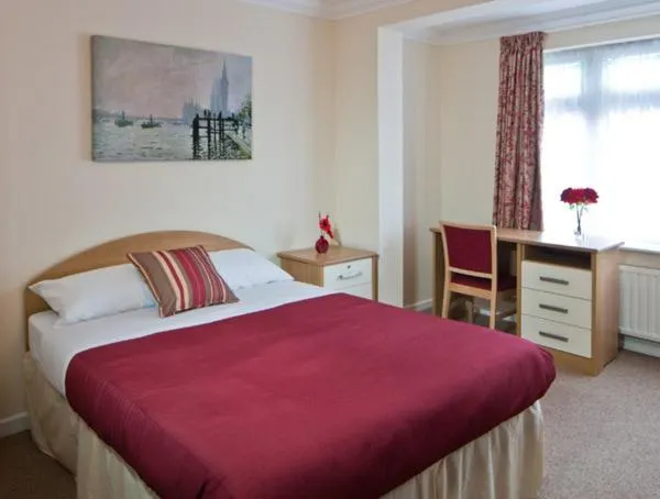 Montrose Guest House - Image 1