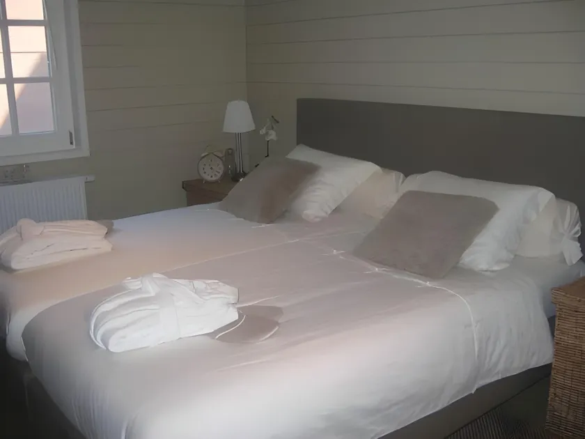 Casa-Cosi, tourist & business suites & flats with reserved parking and private terraces in shared garden with seasonal pool included, private sauna available - Image 1