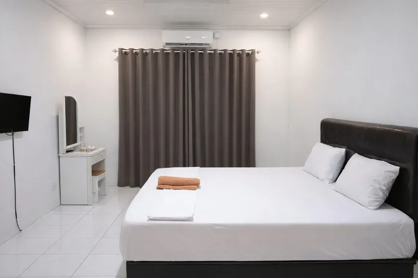Jajapin Hotel putri Sari - Image 1