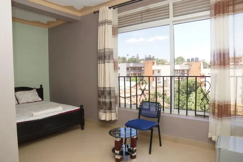 Oasis Top Hotel - Image 1