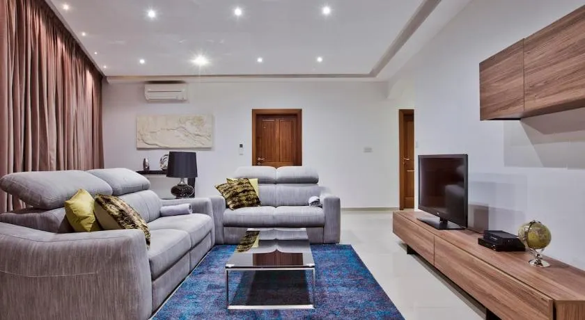 Modern Large 200sqm 5 bedroom Apartment in the heart of Sliema - Image 1