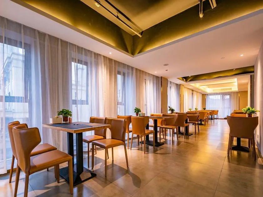 Yibin Lingang University City Exhibition center James Cafe Hotel - Image 1