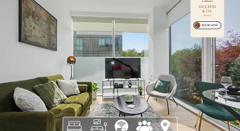 Modern 2-Bedroom Chiswick Apartment Stylish Short Let with Gym, Parking & Excellent Transport Links - Image 1