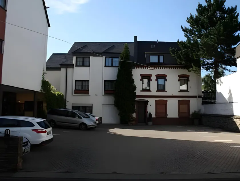 Hotel & Weinhaus Zum Schwarzen Bären - Image 1