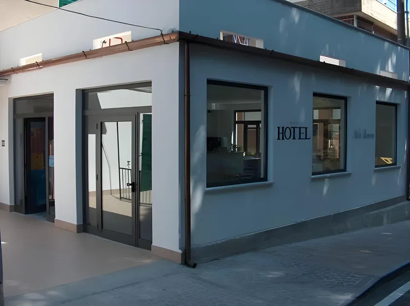 Hotel Stella Marina - Image 1