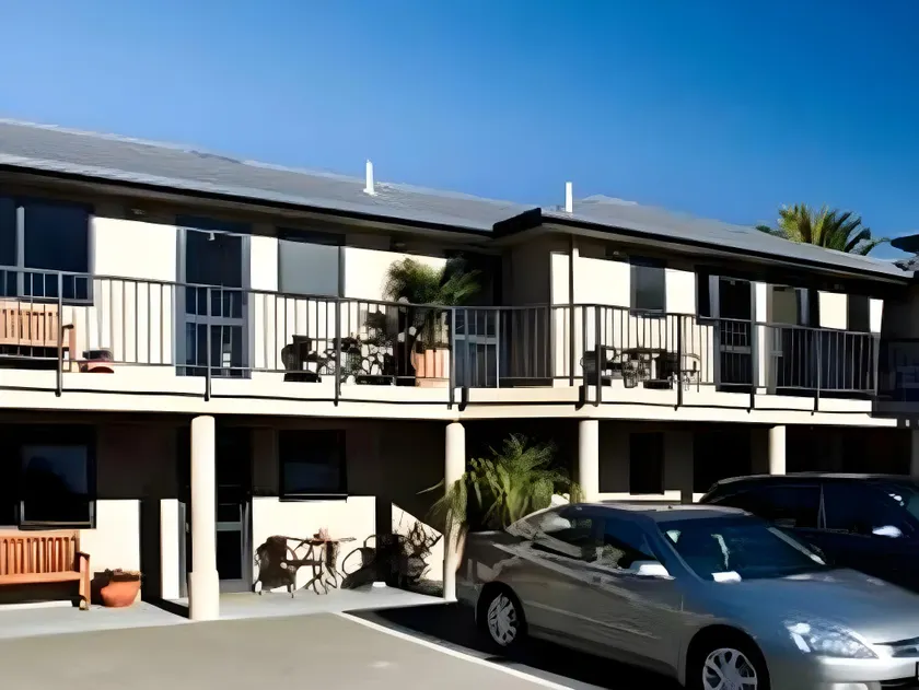 Blenheim Palms Motel - Image 1