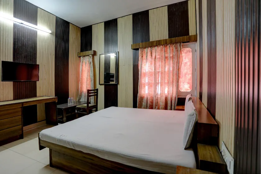 Hotel O Friday's - Image 1