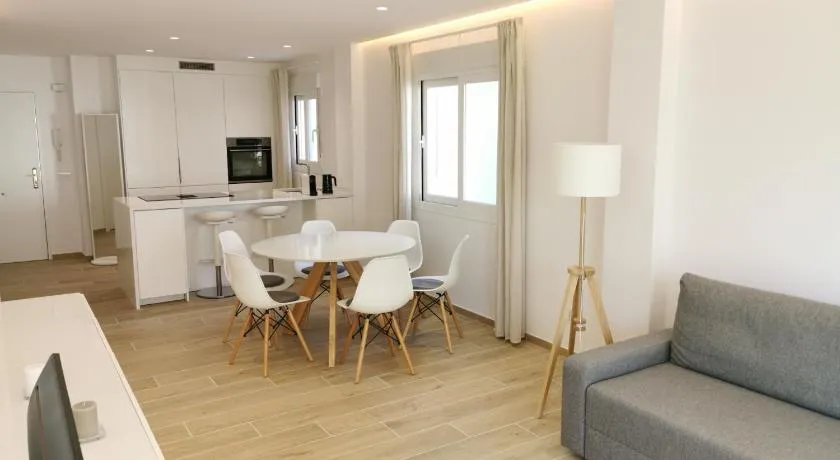 Bright 2 bedroom apt Golden Mile next to beach RDR225 - Image 1