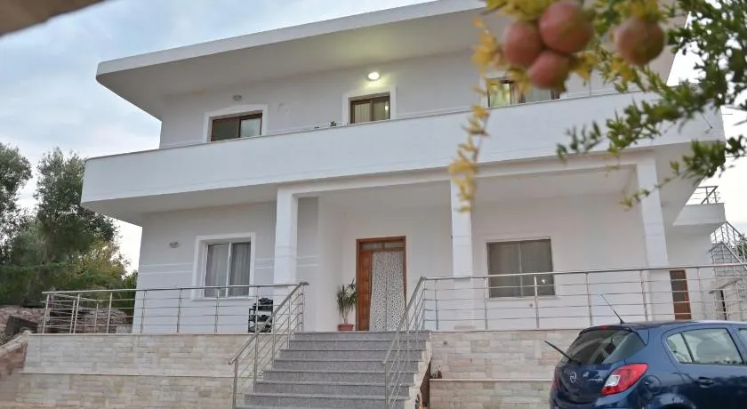 Mana Apartments - Image 1