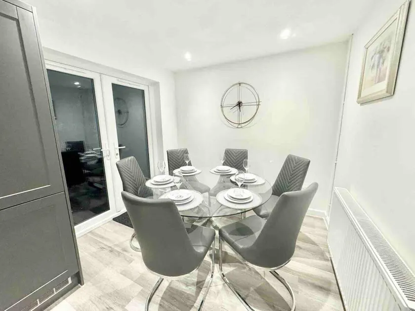 Freshbrook House - Image 1
