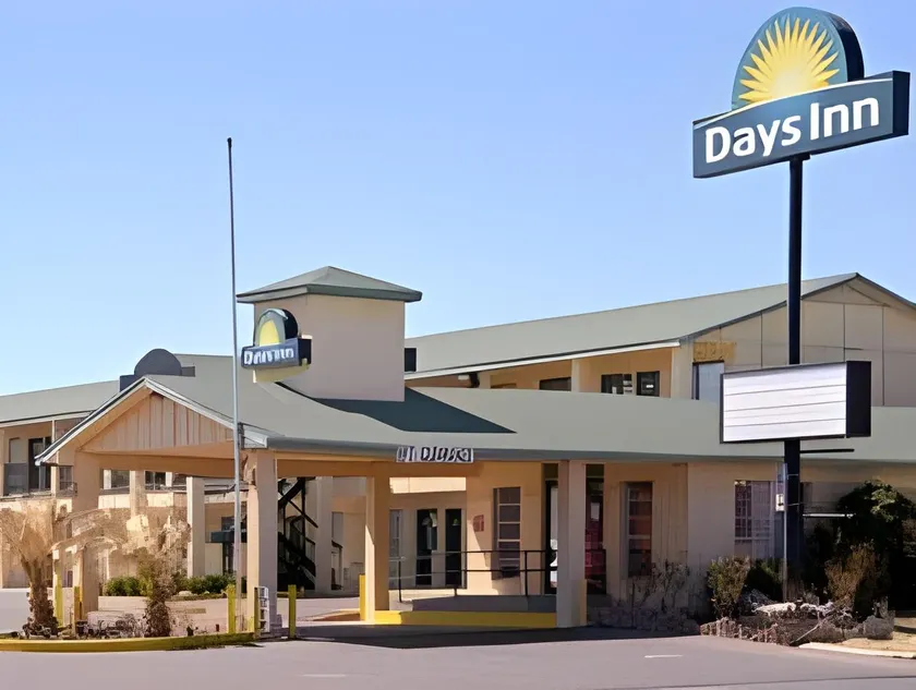 Days Inn by Wyndham Snyder - Image 1
