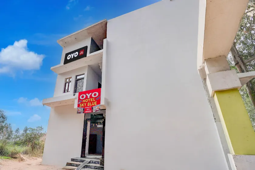 SPOT ON Sky Blue Hotel - Image 1