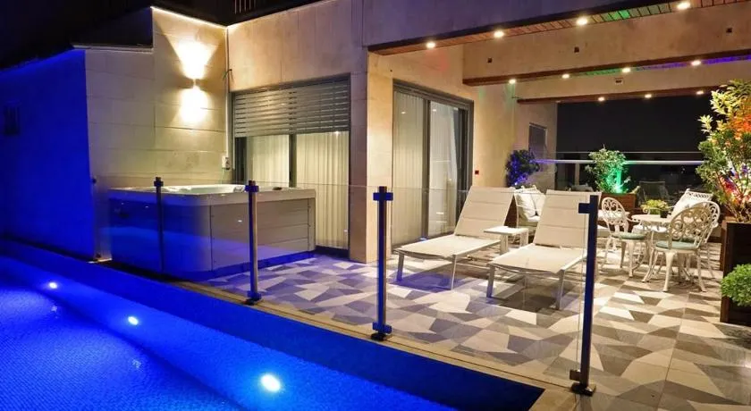 Luxury Rooftop Apartment in Netanya - Image 1