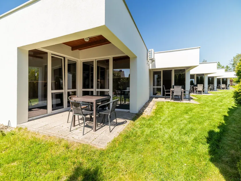Holiday homes with pool, close to the beach - Image 1