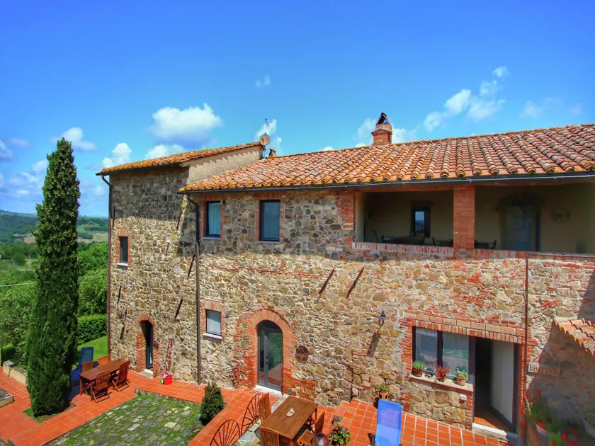 Farmhouse with pool, views - Image 1