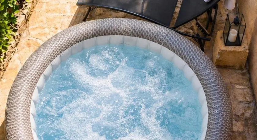 Le jardinet d'Emma - Jacuzzi privé, Jardin au calme entre Arles, Camargue et Alpilles avec parking gratuit - Image 1