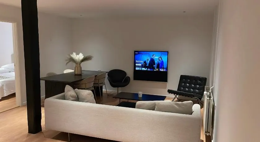 Maison Nord, 6 min from Airport & Sleep 5 - Image 1