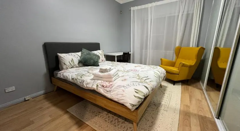 Airport Guesthouse - Image 1