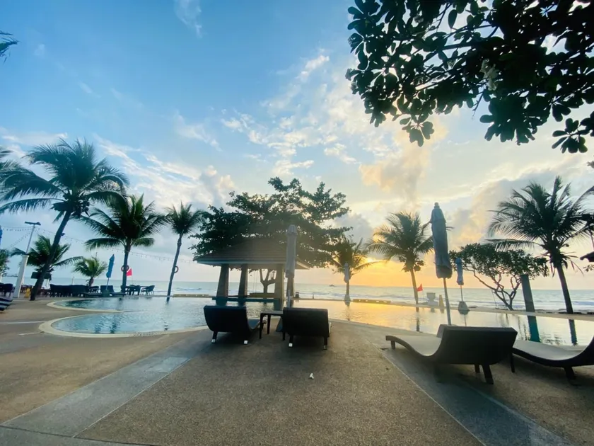 Alongkot Beach Resort Khanom - Image 1