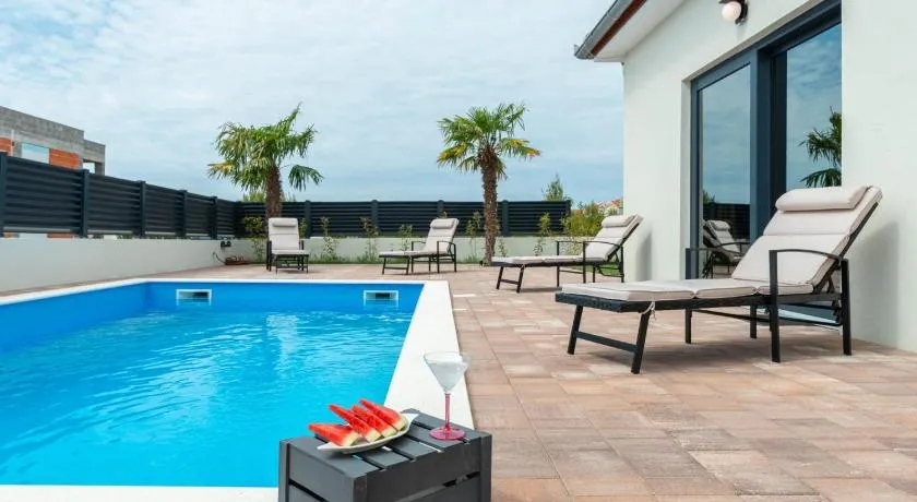 Luxury villa with a swimming pool Vrsi - Mulo, Zadar - 19093 - Image 1