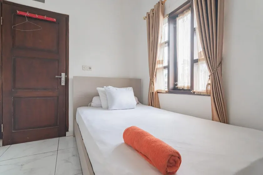 Small Homestay Syariah Sikembar Ciwidey Mitra RedDoorz - Image 1