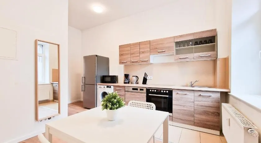 RAJ Living - 1 or 4 Room Apartments - 15 Min to Messe DUS - 10 Min Old Town DUS - Image 1
