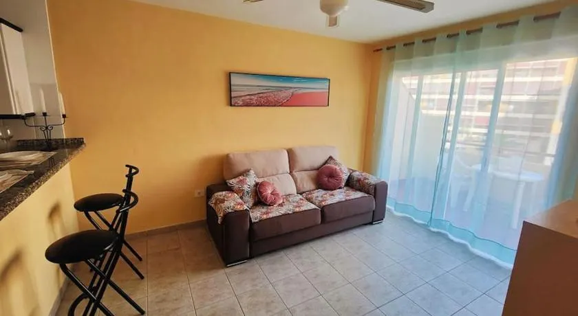 Appartement de vacances \"Sol y Mar\" avec piscine partagée, balcon privé et Wi-Fi - Image 1