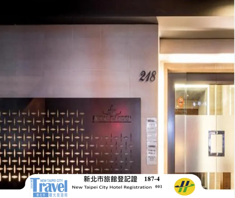 Royal Garden Hotel - Image 1