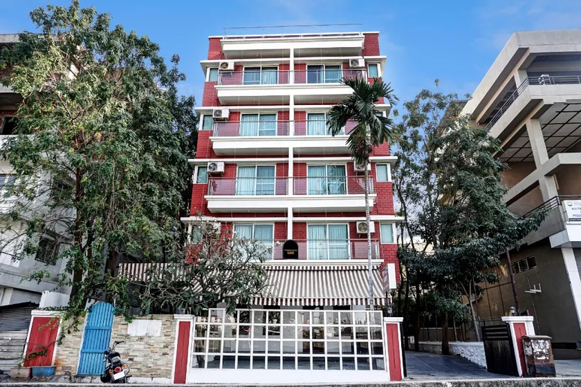 Townhouse Sky View Inn - Image 1