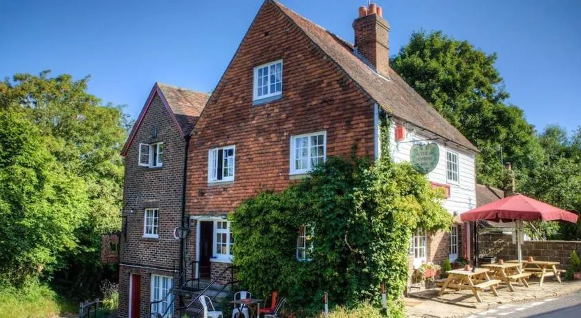 3 bed penthouse above quaint pub - Image 1